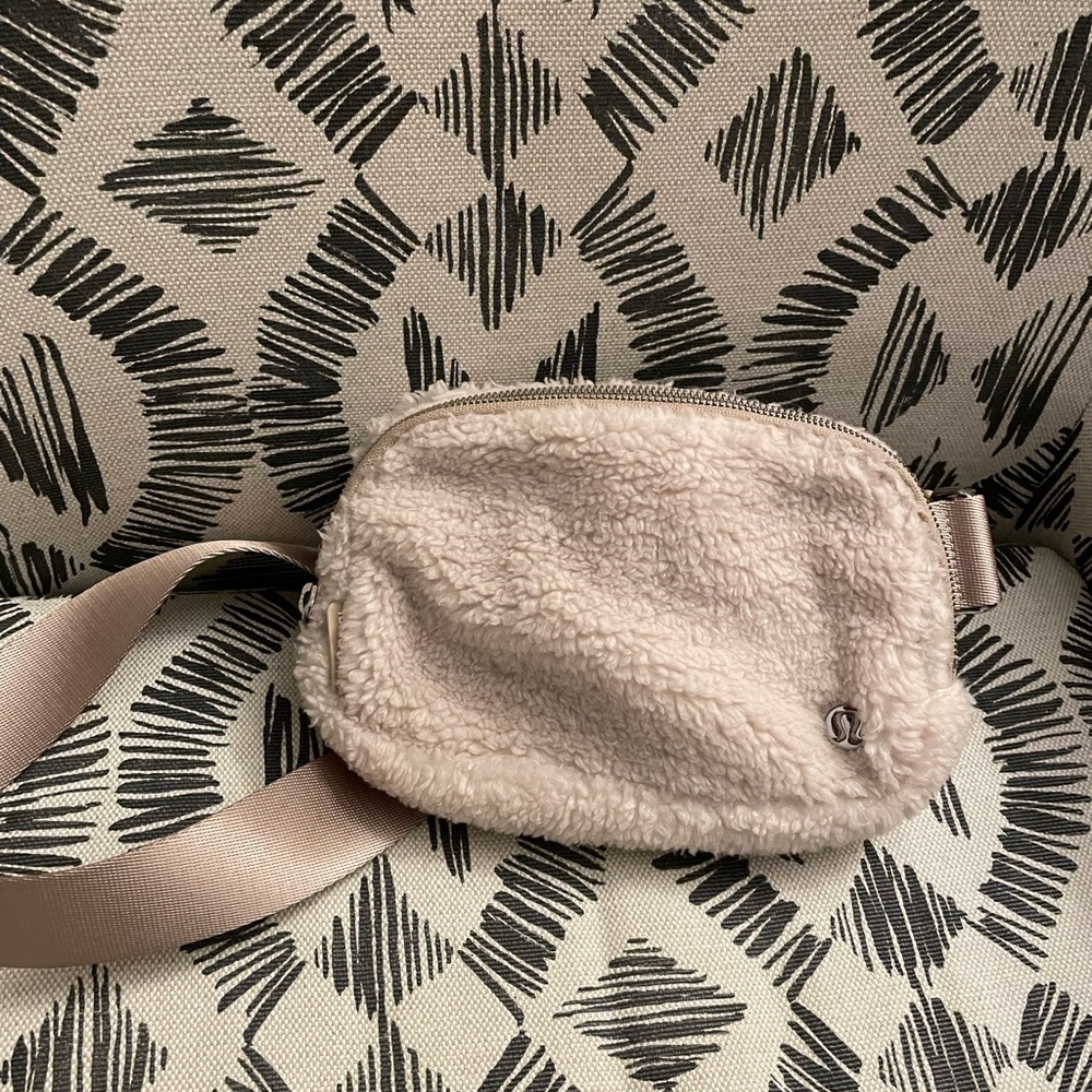 Lululemon fleece belt bag